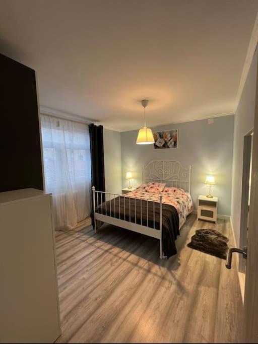 Apartamento Turistico Plaza III Monforte De Lemos Bagian luar foto